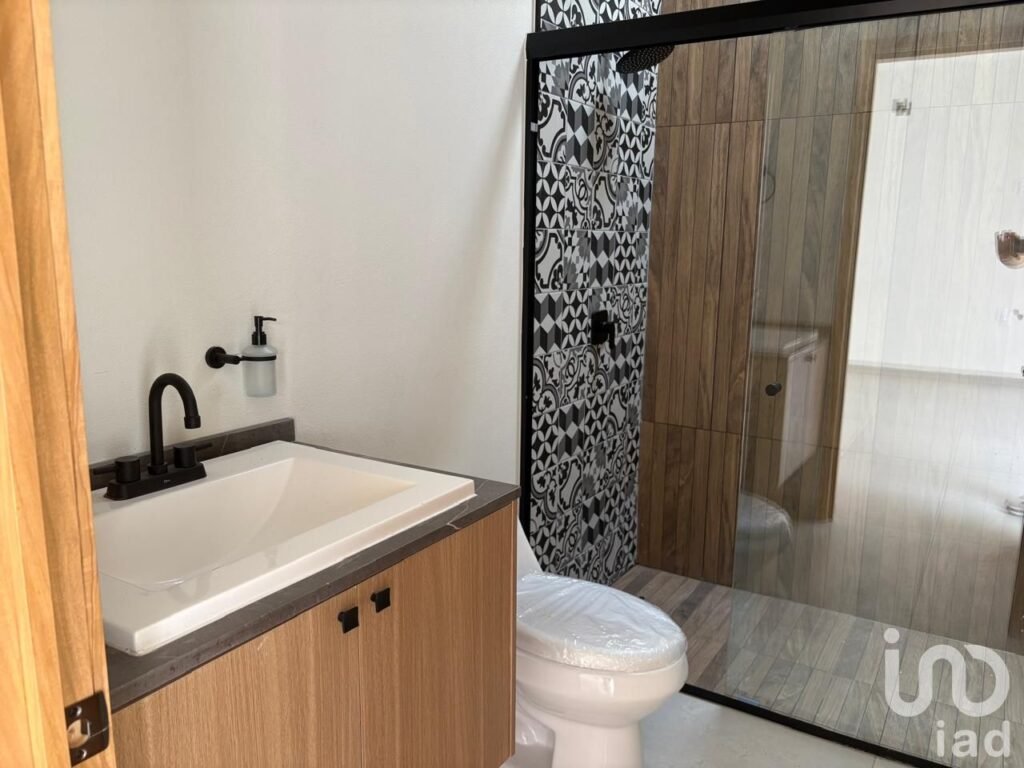 CASA EN VENTA  ARQUITECTURA MINIMALISTA 2 RECÁMARAS EN FRACC. COMALA