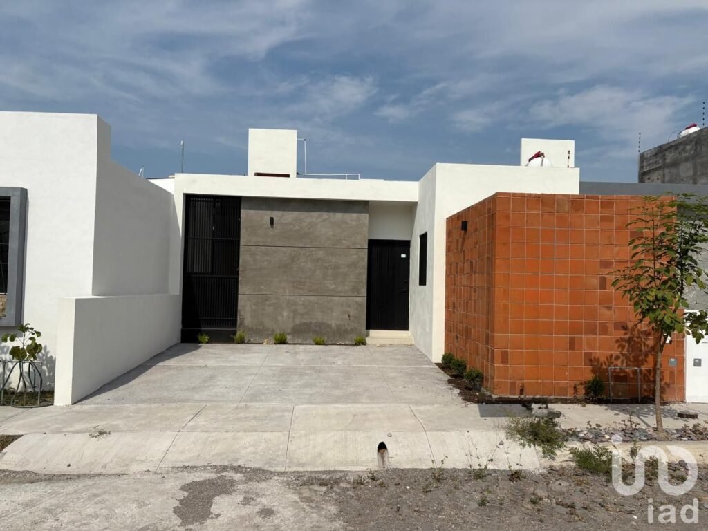 CASA EN VENTA  ARQUITECTURA MINIMALISTA 2 RECÁMARAS EN FRACC. COMALA