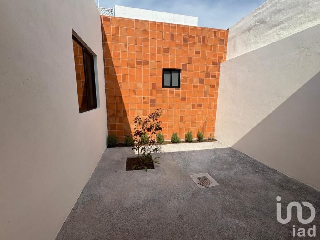 CASA EN VENTA  ARQUITECTURA MINIMALISTA 2 RECÁMARAS EN FRACC. COMALA