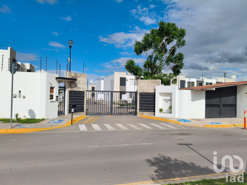 Departamento en Circuito Canto Murano 1101, Fracc. Tres Cantos, Querétaro, Querétaro, C.P. 76235