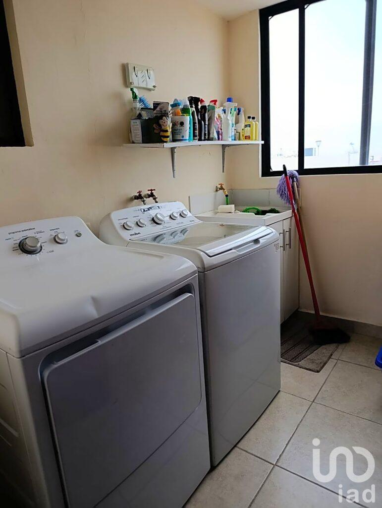 CASA EN VENTA EN ZIBATA CON TERRENO EXCEDENTE