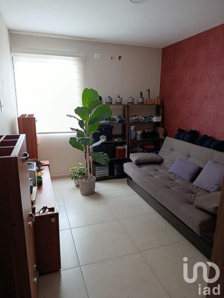 CASA EN VENTA EN ZIBATA CON TERRENO EXCEDENTE