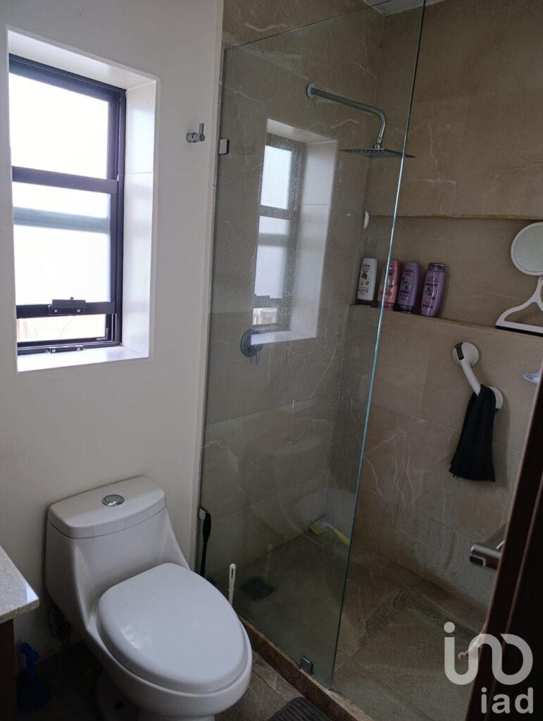 CASA EN VENTA EN ZIBATA CON TERRENO EXCEDENTE