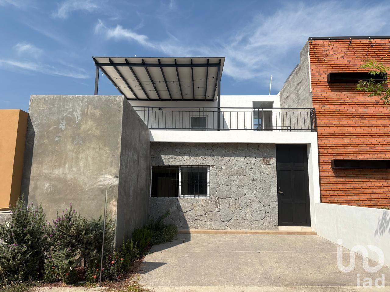 Casa en Venta 3 recámaras (2 en planta baja) con Roof Garden en Comala, Colima