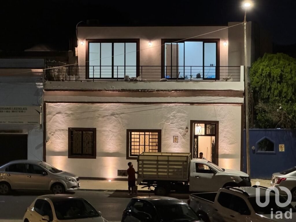 CASA EN VENTA EN CENTRO DE MÉRIDA, FRENTE PARQUE DE LA PLANCHA