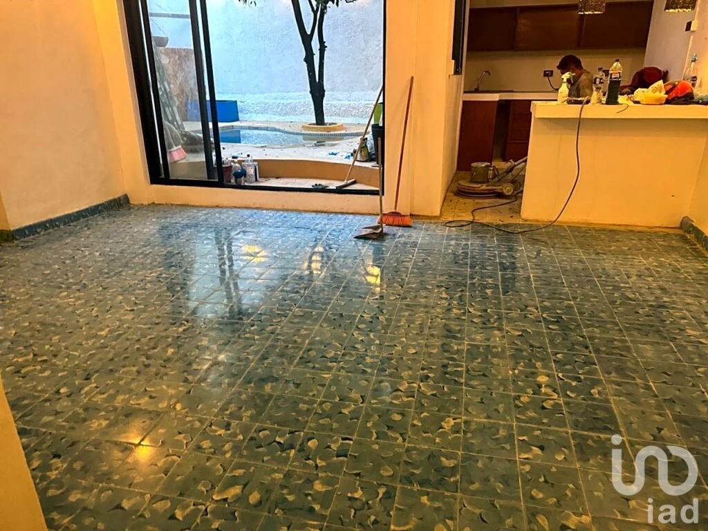 CASA EN VENTA EN CENTRO DE MÉRIDA, FRENTE PARQUE DE LA PLANCHA