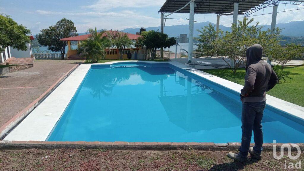 VENTA  DE  5 BUNGALOS CON ALBERCA EN TEQUESQUITENGO