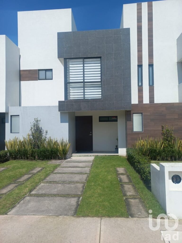 CASA EN VENTA EN OCOYOACAC, RESIDENCIA CON VISTA  AL LAGO.