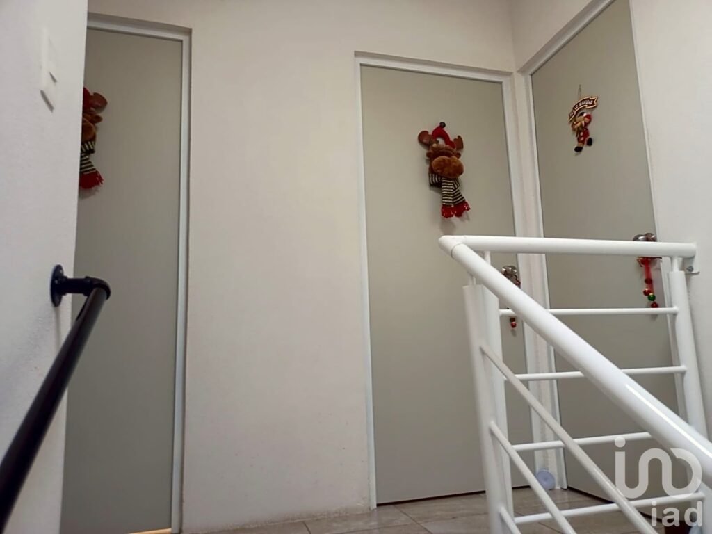 Casa en venta con alberca Paseo de las Palmas 2 - 91692