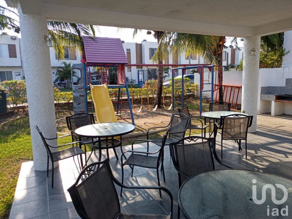 Casa en venta con alberca Paseo de las Palmas 2 - 91692