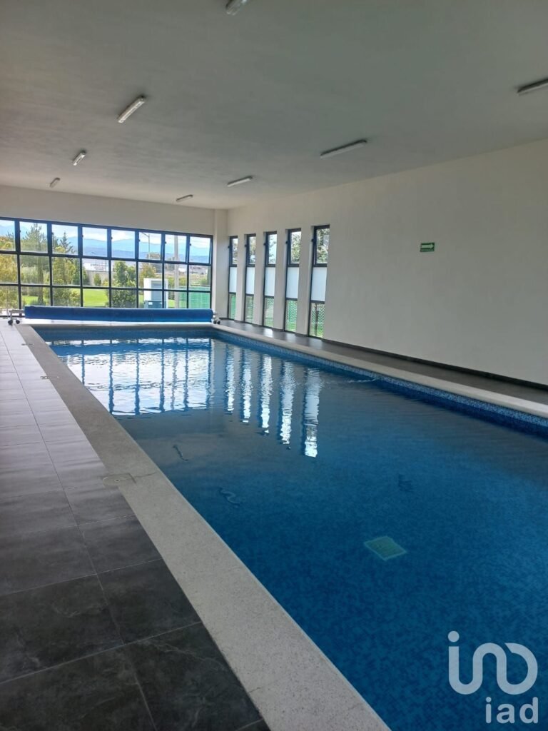 CASA EN VENTA ,UBICADA DENTRO DE RECIDENCIAL, A 15 MINUTOS DE SANTA FE.