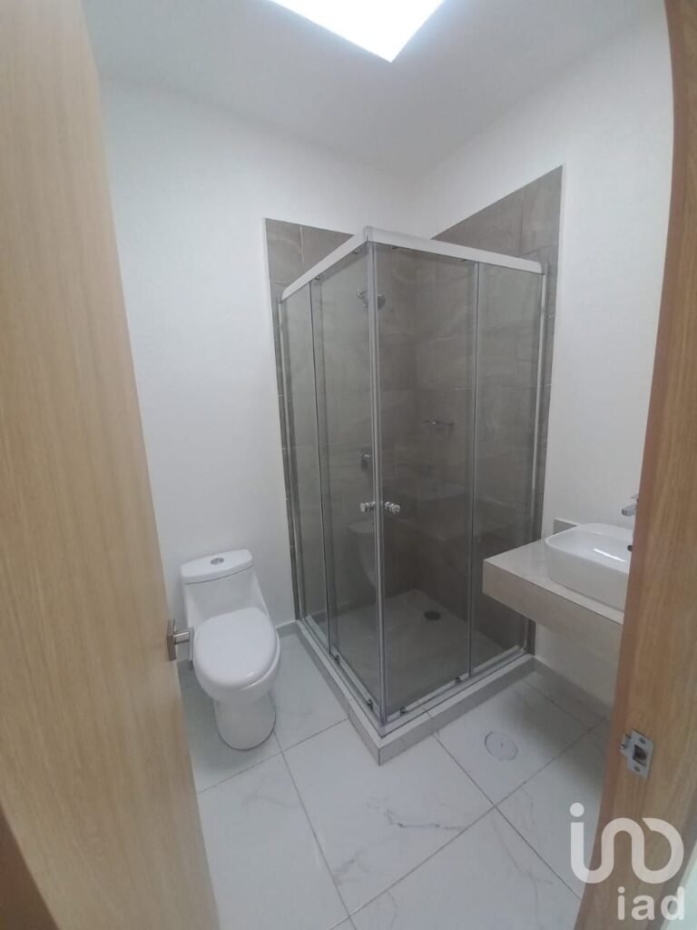 CASA EN VENTA ,UBICADA DENTRO DE RECIDENCIAL, A 15 MINUTOS DE SANTA FE.