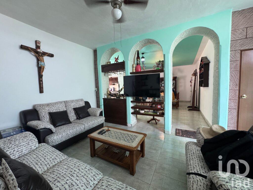 Casa en Venta con excelente ubicación, en Cuernavaca. A 2 minutos de Galerías y Averanda.
