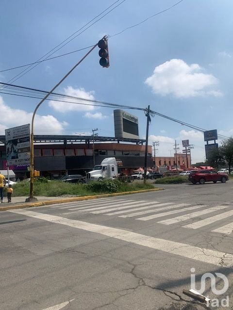 TERRENO ZONA MUY COMERCIAL 7,136 M2 AV HUEHUETOCA CUAUTITLAN IZCALLI FRENTE Y JUNTO OTRAS PLAZAS