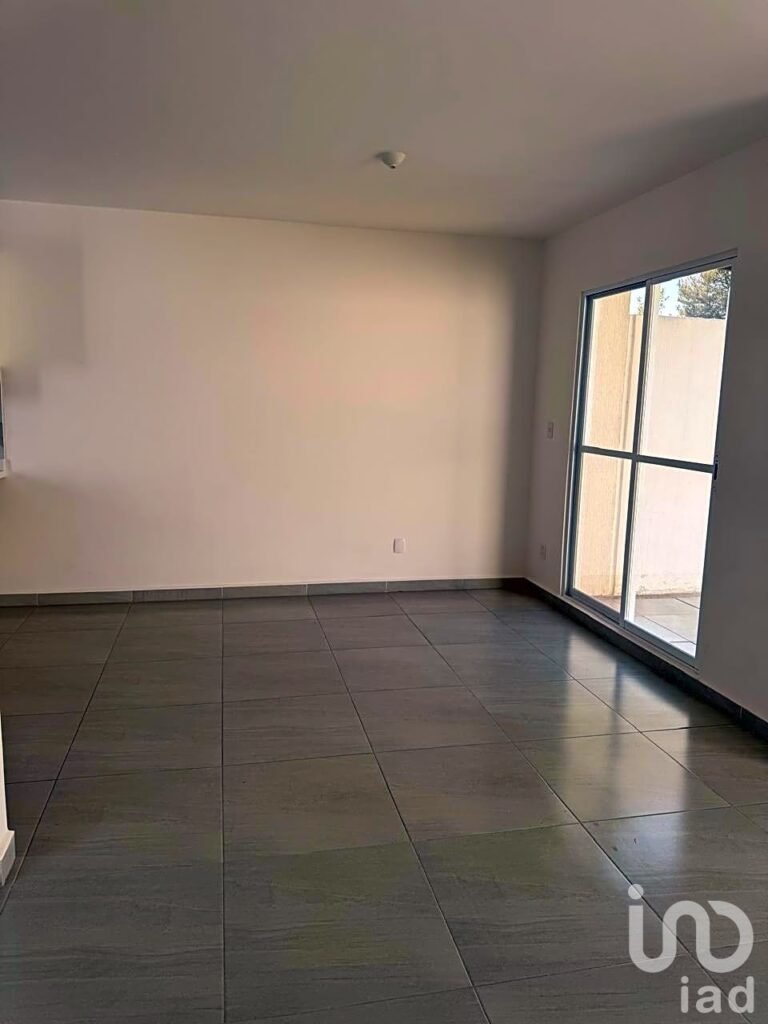 CASA EN VENTA, NUEVA , UBICADA MUY CERCA A LA ESTACION DEL TREN. EN ZINACANTEPEC.