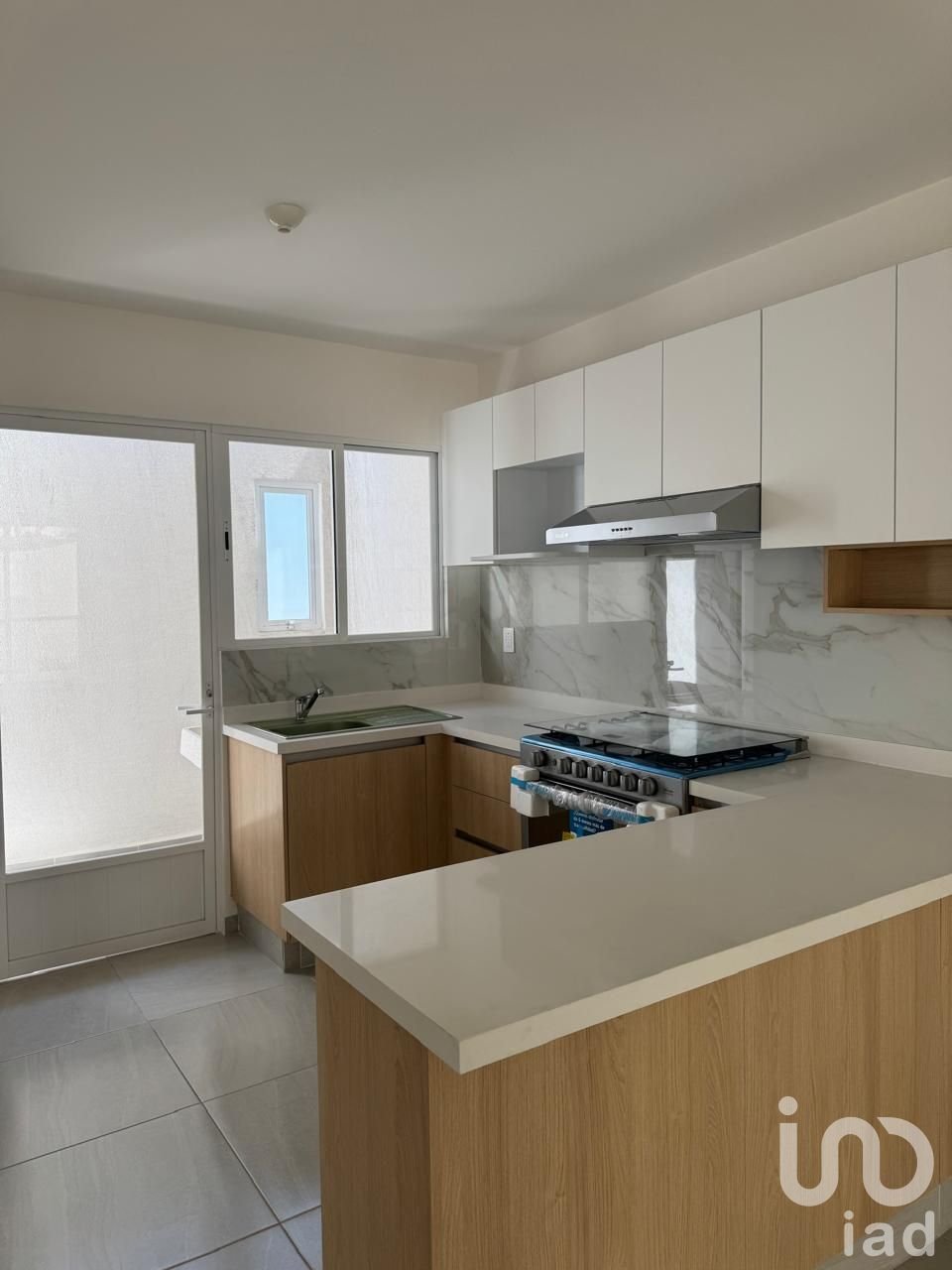 CASA EN VENTA, NUEVA , UBICADA MUY CERCA A LA ESTACION DEL TREN. EN ZINACANTEPEC.