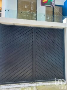 EN VENTA  CASA NUEVA, EN UNA EXCELENTE UBICACION, A MEDIA CUADRA DE PASEO TOLLOCAN.