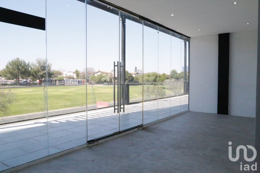 LA RESERVA EL CAMPANARIO VENTA LOCAL PREMIUM EN PLANTA ALTA