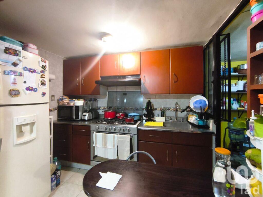 Casa en VENTA en Fraccionamiento Industrias muy cerca de Plaza Sendero