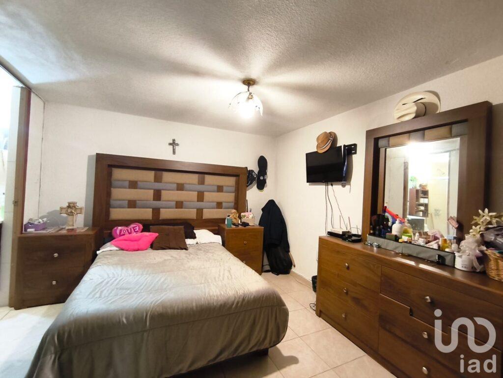 Casa en VENTA en Fraccionamiento Industrias muy cerca de Plaza Sendero