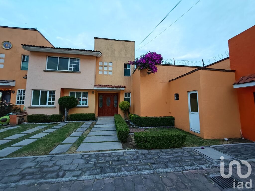 Casa en renta en Mexico Nuevo, privada, iluminada, salón de fiestas.