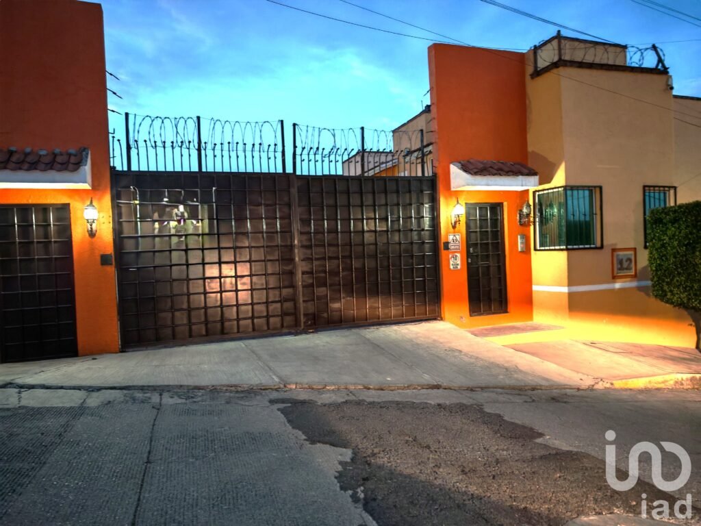 Casa en renta en Mexico Nuevo, privada, iluminada, salón de fiestas.
