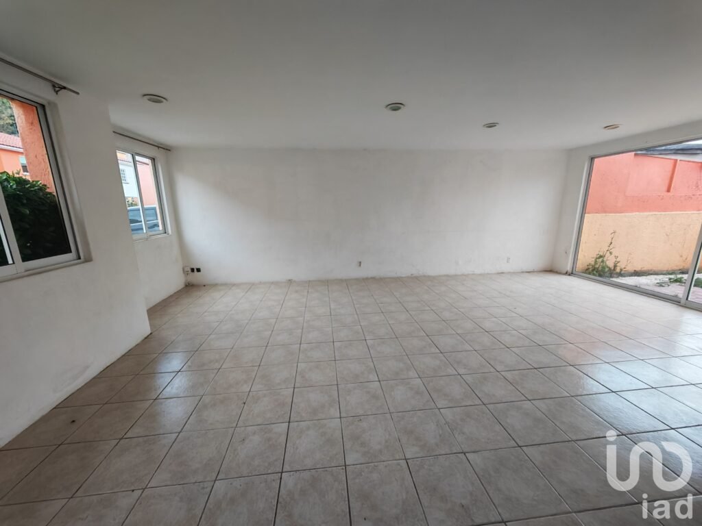 Casa en renta en Mexico Nuevo, privada, iluminada, salón de fiestas.