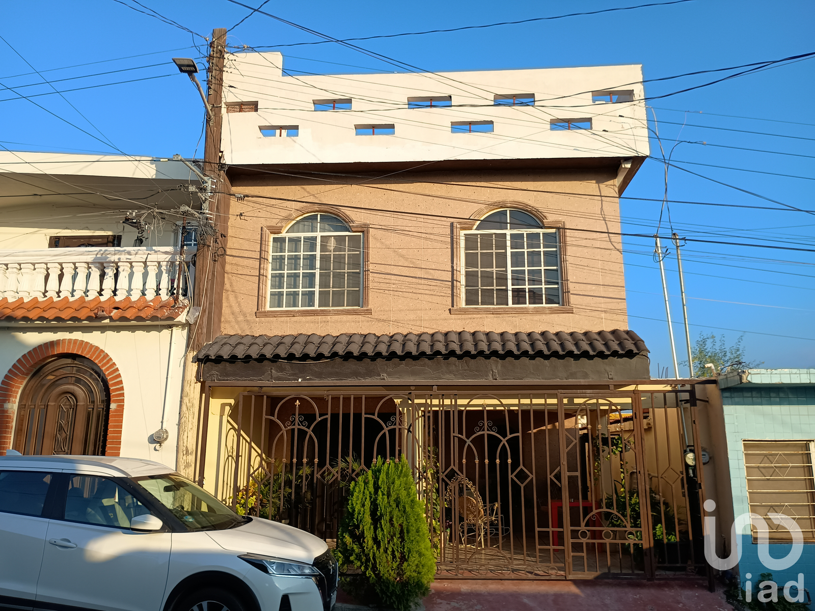 Casa EN VENTA en Col. Adolfo López Mateos (Zona Santa Catarina)