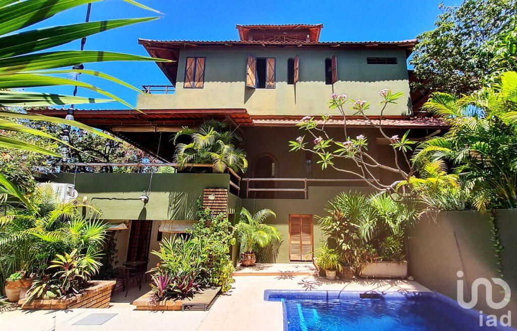 CASA CON ALBERCA Y VISTA AL MAR + 2 DEPARTAMENTOS ESPACIOSOS – ¡OPORTUNIDAD ÚNICA!