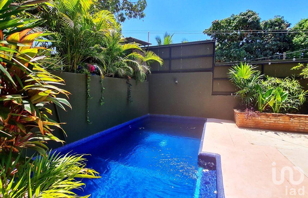 CASA CON ALBERCA Y VISTA AL MAR + 2 DEPARTAMENTOS ESPACIOSOS – ¡OPORTUNIDAD ÚNICA!