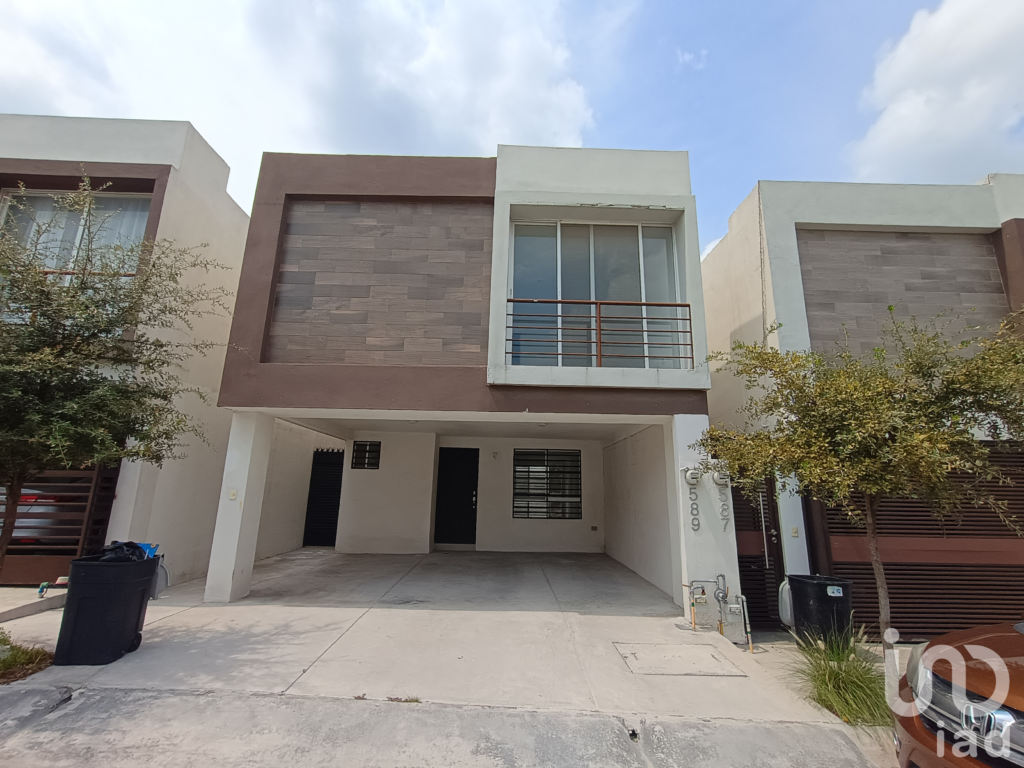 Casa EN VENTA en Col. Villas del Poniente (Zona García)