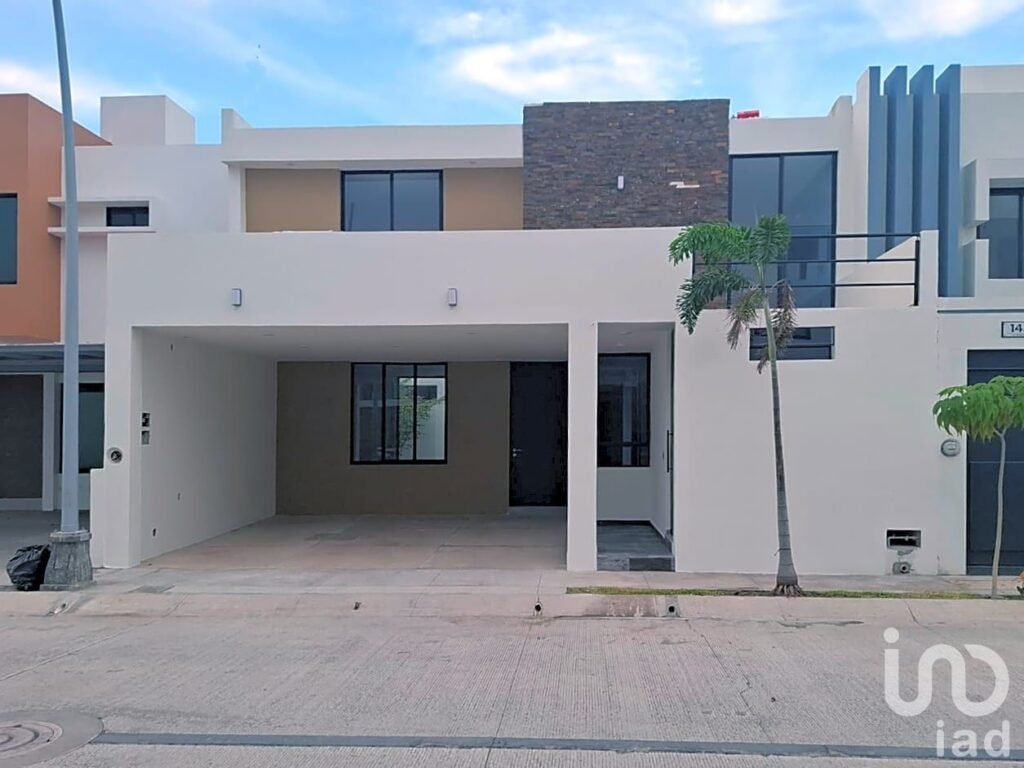 Casa en Coto 3 recámaras, una en planta baja