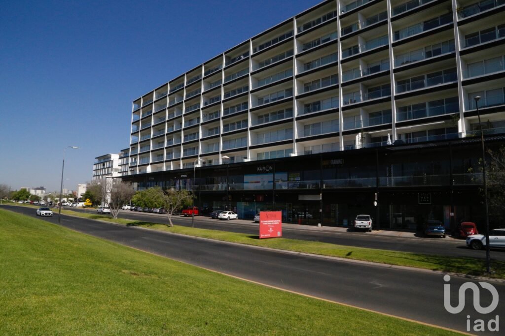 VENTA DE LOCAL COMERCIAL EN EL CAMPANARIO – LA MEJOR ZONA DE QUERÉTARO LISTO PARA USARSE