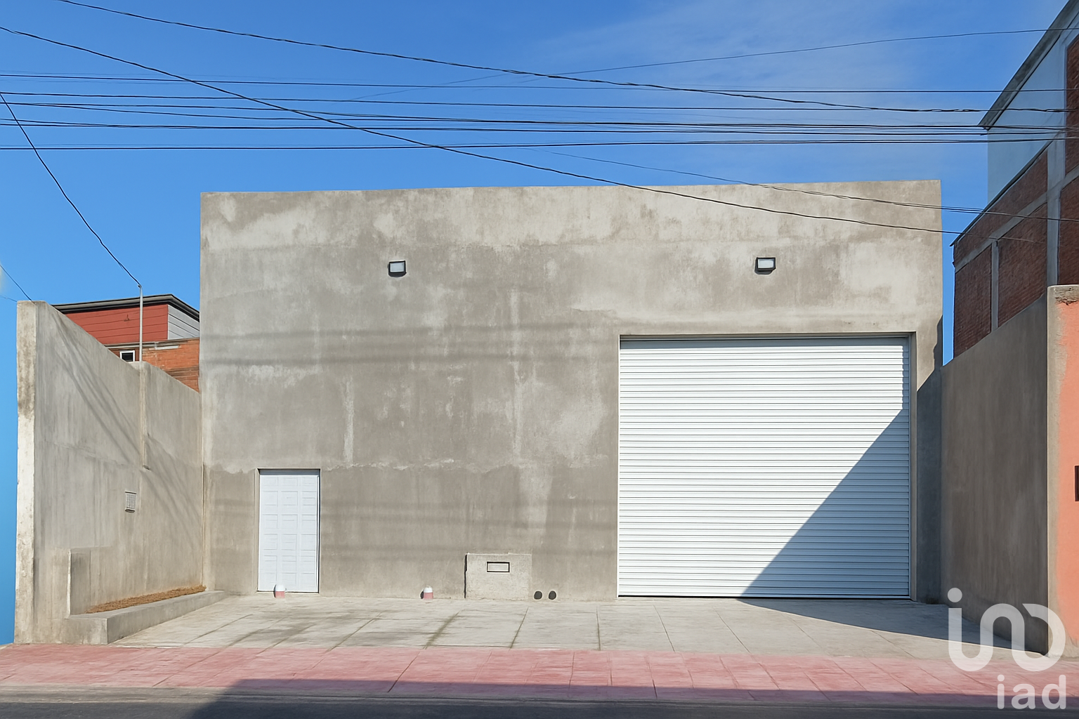 Bodega en renta, oficina y estacionamiento. 2a. sur entre 8a. y 10a. poniente, Tapachula Chiapas.