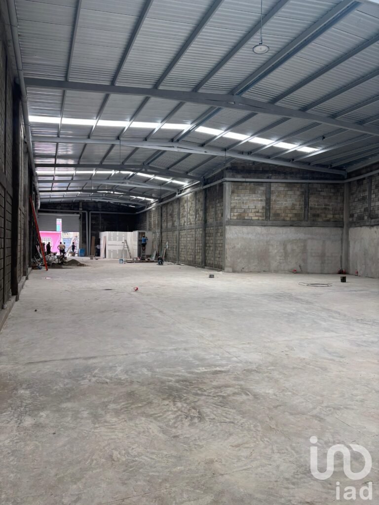 Bodega en renta, oficina y estacionamiento. 2a. sur entre 8a. y 10a. poniente, Tapachula Chiapas.