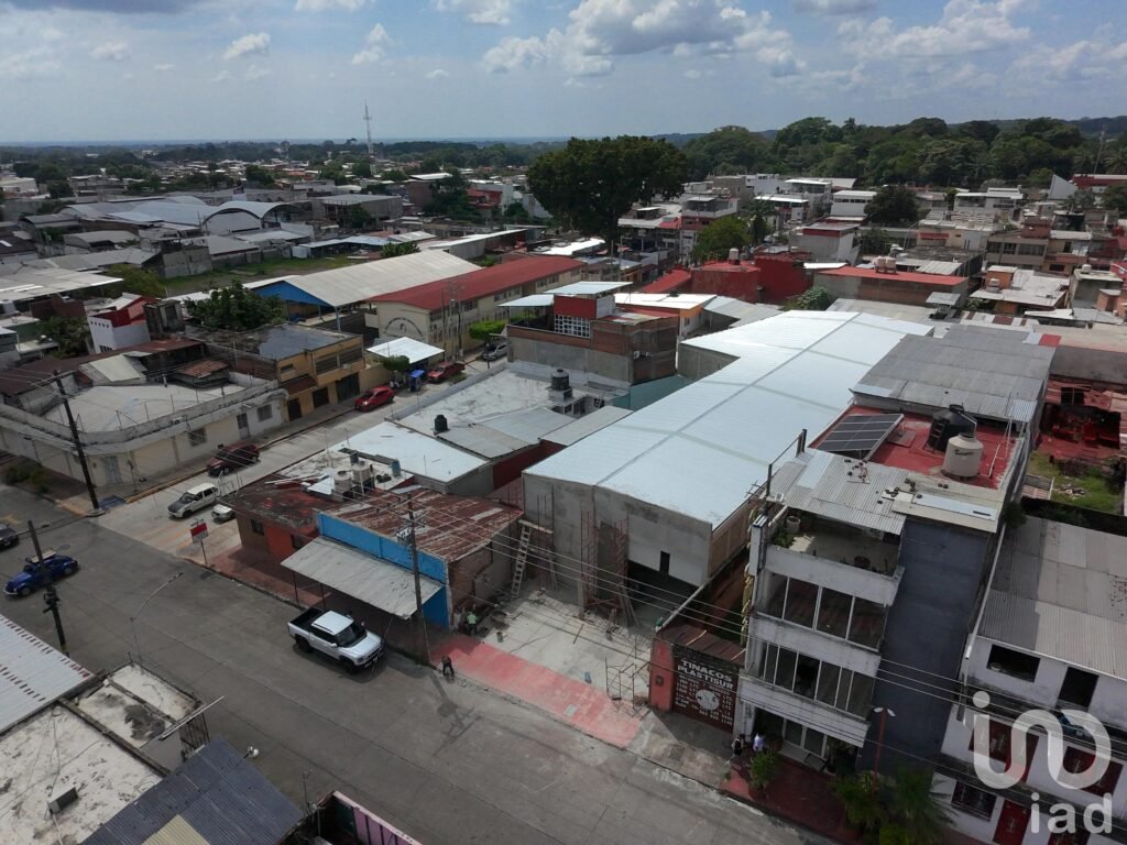 Bodega en renta, oficina y estacionamiento. 2a. sur entre 8a. y 10a. poniente, Tapachula Chiapas.