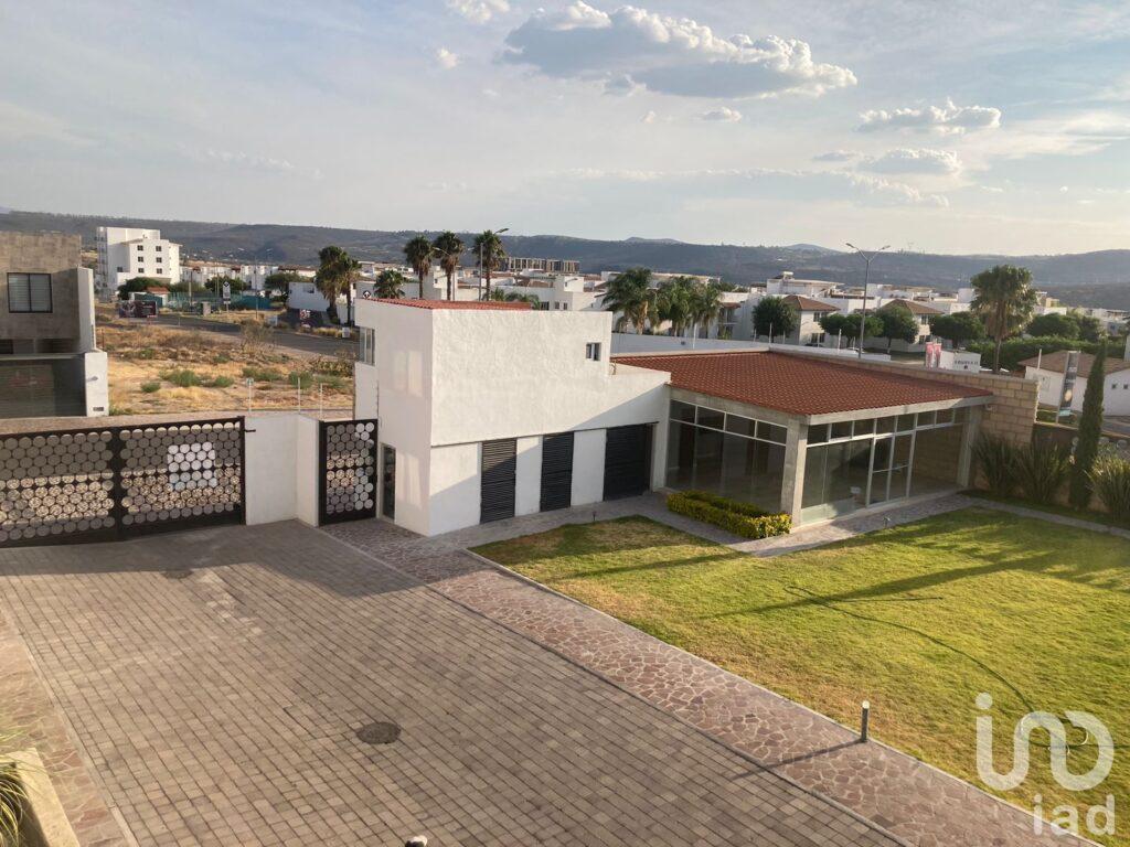 CASA EN VENTA CORREGIDORA QUERETARO CALLE LLUVIA FRACCIONAMIENTO EL  MANANTIAL