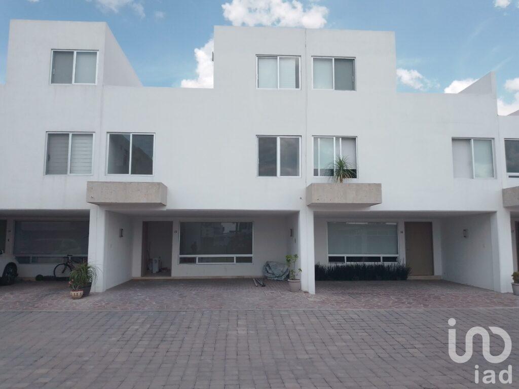 CASA EN VENTA CORREGIDORA QUERETARO CALLE LLUVIA FRACCIONAMIENTO EL  MANANTIAL