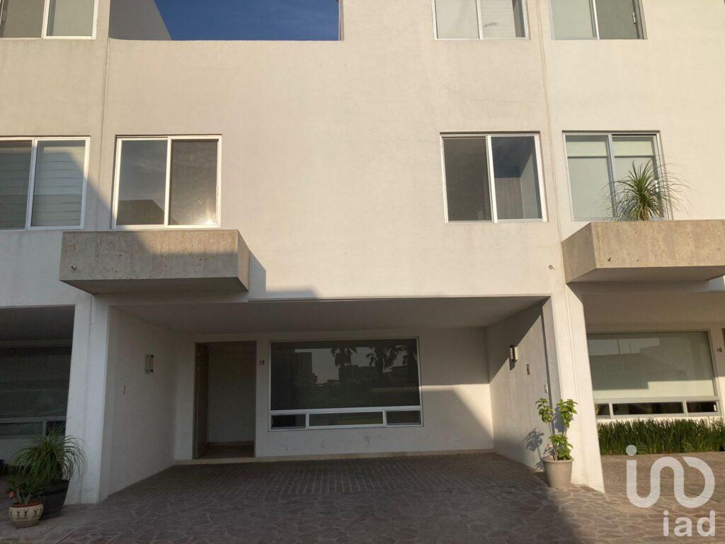 CASA EN RENTA CORREGIDORA QRO FRACCIONAMIENTO MANANTIALES