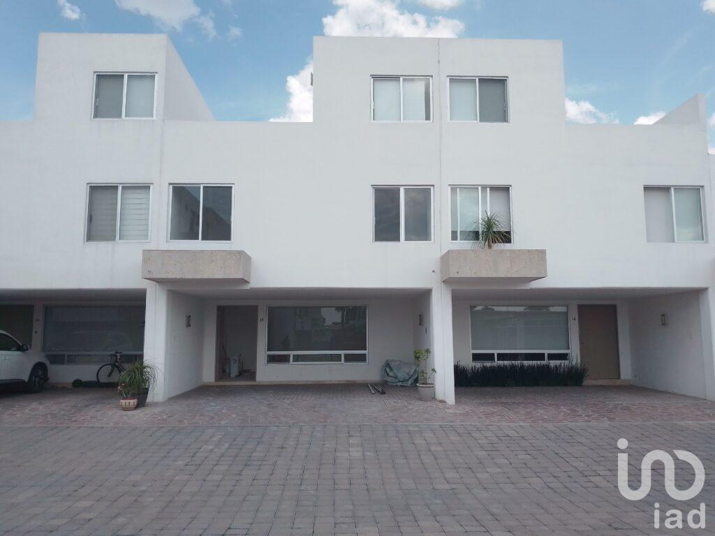 CASA EN RENTA CORREGIDORA QRO FRACCIONAMIENTO MANANTIALES