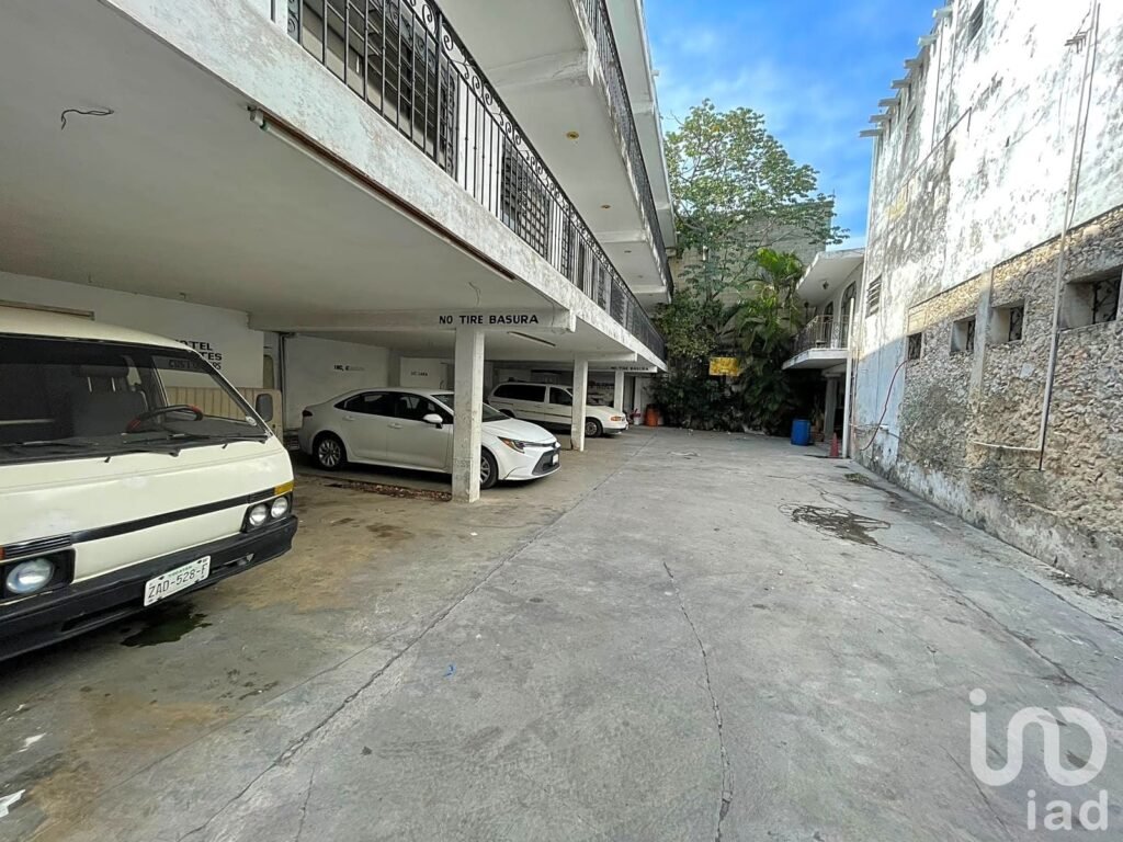 EDIFICIO EN EL CENTRO DE MERIDA PARA REMODELAR CON LOCALES EN PLANTA BAJA