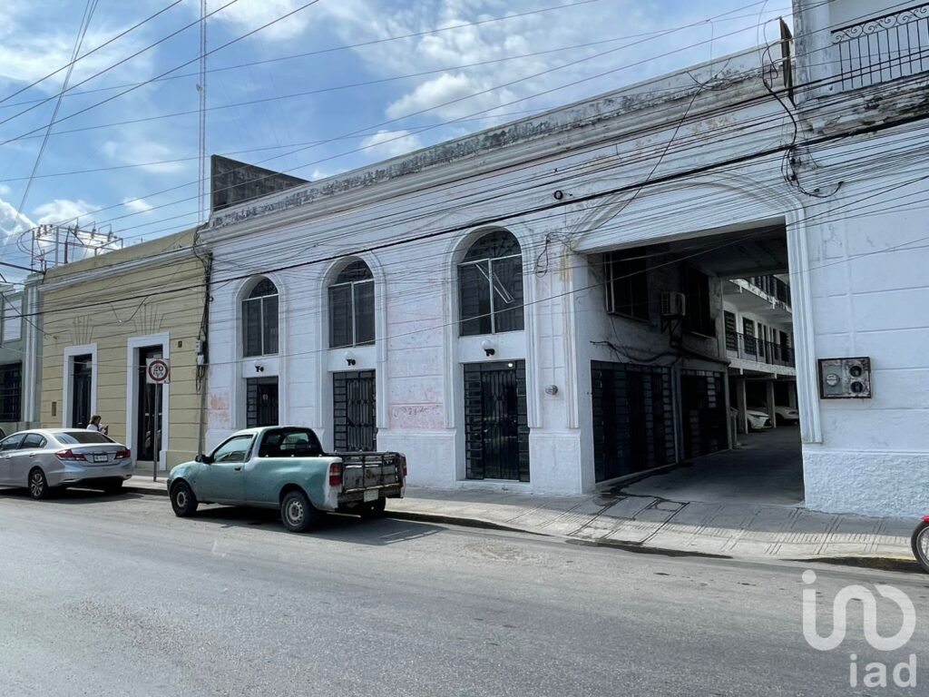 EDIFICIO EN EL CENTRO DE MERIDA PARA REMODELAR CON LOCALES EN PLANTA BAJA