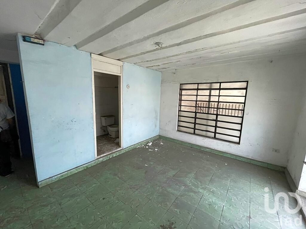 EDIFICIO EN EL CENTRO DE MERIDA PARA REMODELAR CON LOCALES EN PLANTA BAJA