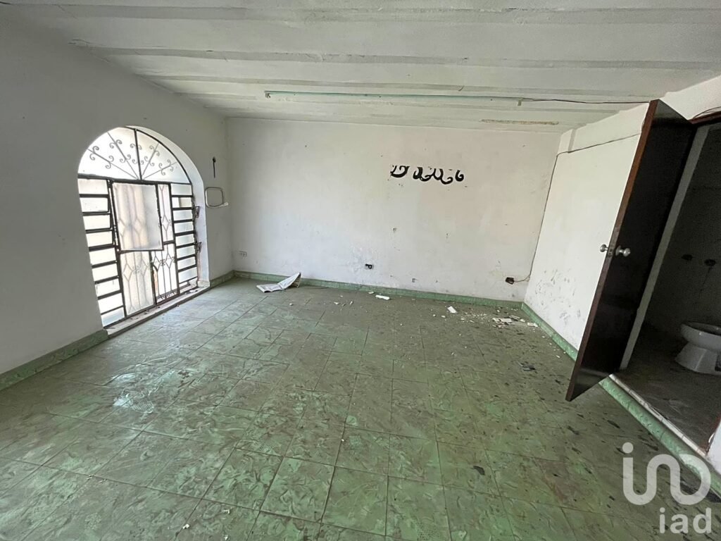 EDIFICIO EN EL CENTRO DE MERIDA PARA REMODELAR CON LOCALES EN PLANTA BAJA
