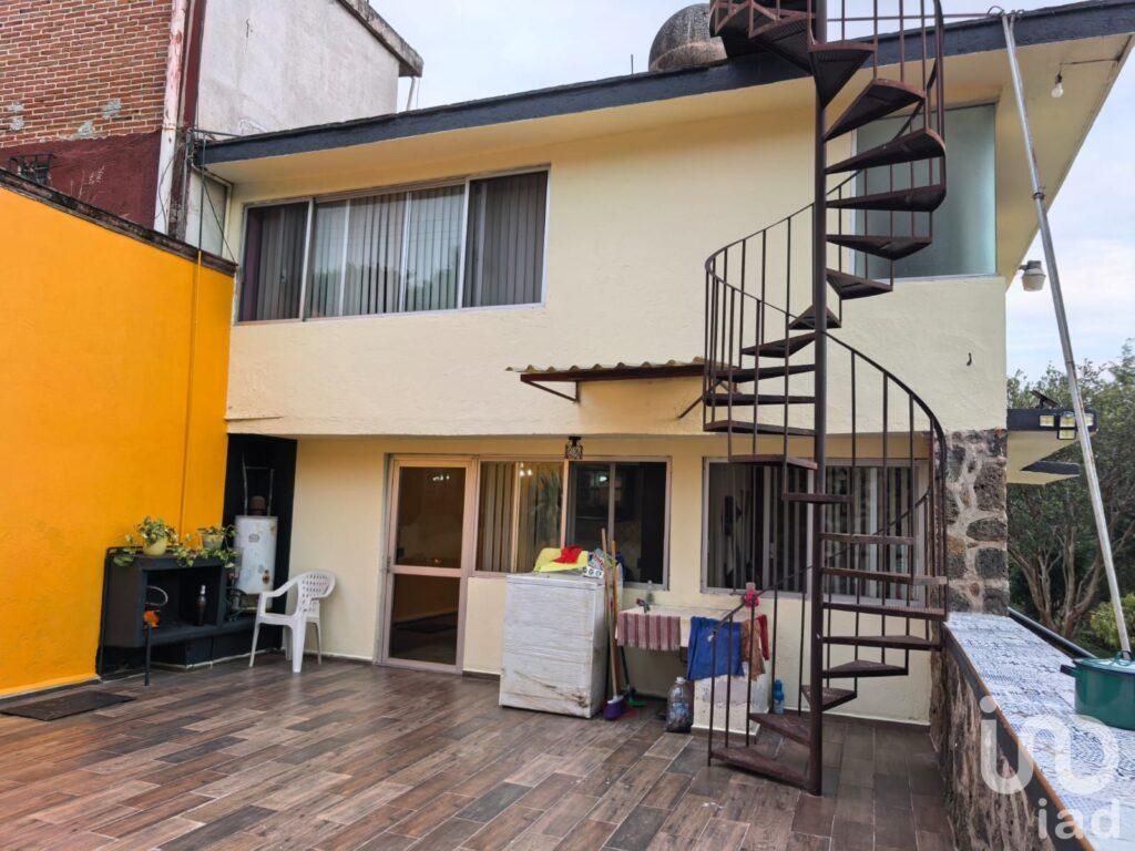 Casa en Venta en Ahuatepec, Cuernavaca. ¡Clima ideal y Jardín espectacular! Se aceptan créditos.