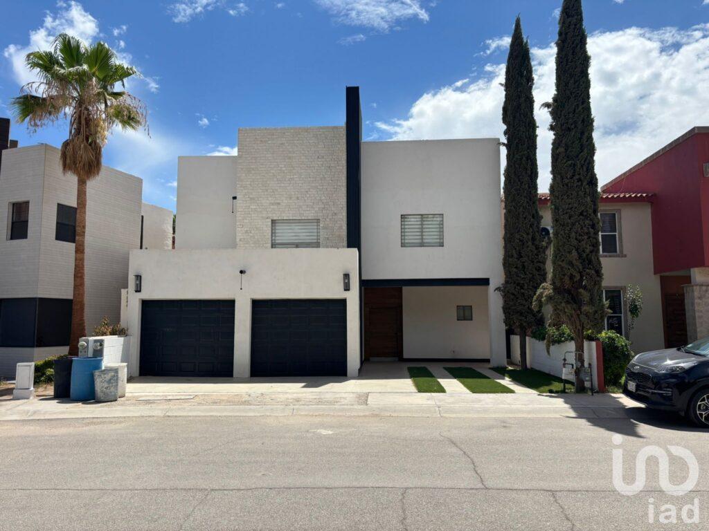 CASA EN VENTA RINCON DE LAS FLORES