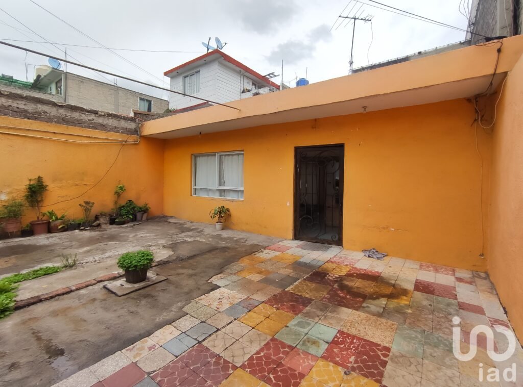 VENTA  DE CASA  A PRECIO DE TERRENO EN ZONA ESCOLAR, GAM.
