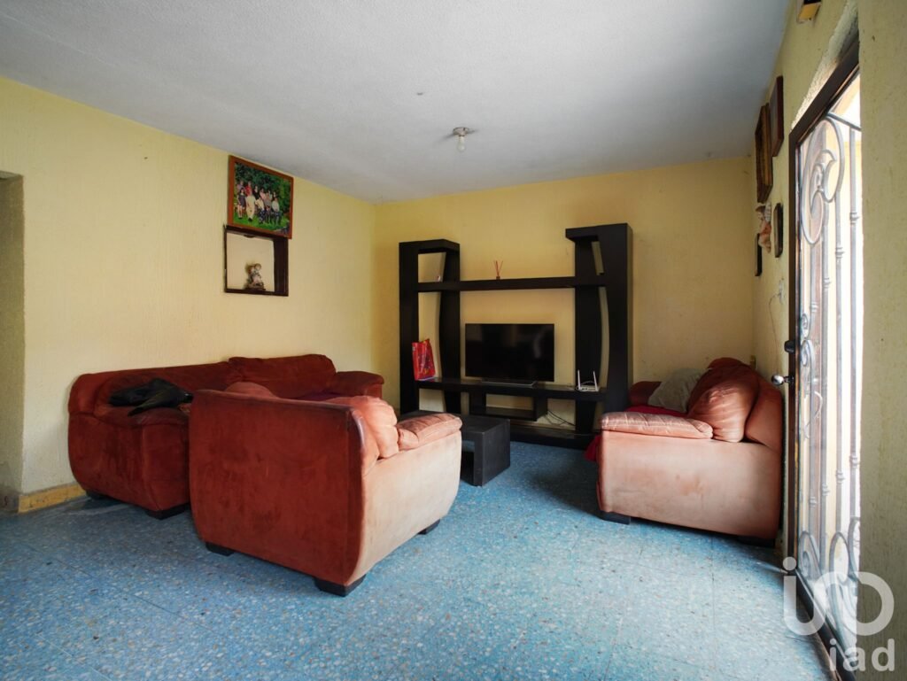 VENTA  DE CASA  A PRECIO DE TERRENO EN ZONA ESCOLAR, GAM.