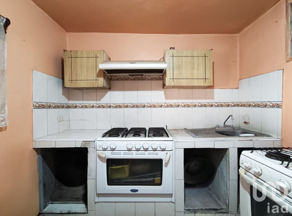 VENTA  DE CASA  A PRECIO DE TERRENO EN ZONA ESCOLAR, GAM.