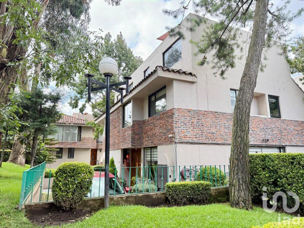 Casa en venta en Condominio Caserio del Bosque, El Molino, Cuajimalpa, CDMX. Cerca de Santa Fe